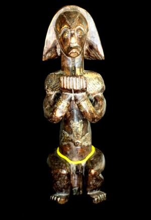 Découvrez cette Figure de reliquaire Fang Biéry du Gabon, une sculpture ancienne remarquable pour les collectionneurs et amateurs d’art africain.