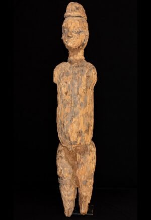 Découvrez notre sélection de **statues et statuettes africaines anciennes**, choisies pour les collectionneurs et amateurs d’art africain. Sculptures Igbo, Yoruba, Dogon, Baoulé et autres traditions africaines : chaque pièce possède son histoire, son caractère et son identité culturelle.