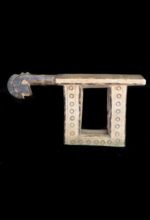 Découvrez notre sélection d’objets usuels africains destinés aux collectionneurs et amateurs d’art africain : appui-têtes, tabourets et objets anciens provenant notamment du Mali et d’autres régions d’Afrique.