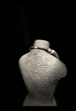 Colliers et perles d’art africain : découvrez une sélection de bijoux, colliers et perles inspirés des traditions africaines, recherchés par les collectionneurs et amateurs d’art, d’artisanat et de patrimoine culturel.