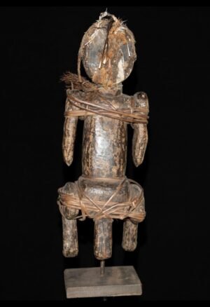 Fétiche reliquaire articulé Fang Byeri du Gabon, remarquable pièce d'art africain traditionnel. Une sculpture ancienne destinée aux collectionneurs, amateurs d'arts premiers et passionnés d'objets rituels africains.