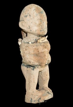 Découvrez notre sélection d’objets fétichistes africains, réunissant fétiches, statuettes rituelles et pièces anciennes provenant de différentes traditions d’Afrique. Destinée aux collectionneurs et amateurs d’art africain, cette sélection met en valeur des objets historiques au caractère singulier, notamment des pièces Fon du Bénin, Kongo, Songye et d’autres grandes traditions artistiques africaines.
