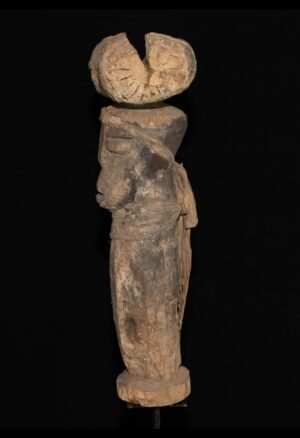 Découvrez notre sélection de statues et statuettes d’art africain ancien : sculptures traditionnelles, figures rituelles et objets de collection authentiques destinés aux amateurs, passionnés et collectionneurs.