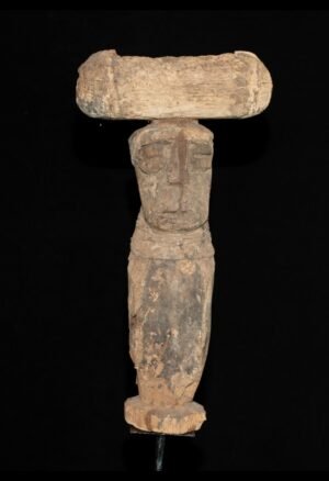 Découvrez notre sélection de statues et statuettes d’art africain ancien : sculptures traditionnelles, figures rituelles et objets de collection authentiques destinés aux amateurs, passionnés et collectionneurs.