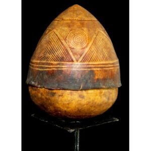 Authentique Mamouelle de chameau du Nord Niger, collectée dans la région d'Agadez. Une pièce ancienne en peau de chameau, idéale pour les collectionneurs et amateurs d'art africain.