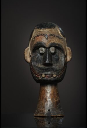 Découvrez notre sélection de **masques anciens et objets rituels d’art africain**, destinés aux collectionneurs et passionnés de patrimoine africain. Chaque pièce témoigne d’une tradition artistique, culturelle et spirituelle particulière : Cameroun, Gabon, Côte d’Ivoire, Nigeria et autres régions d’Afrique. Explorez des pièces anciennes sélectionnées pour leur caractère, leur provenance et leur intérêt ethnographique.