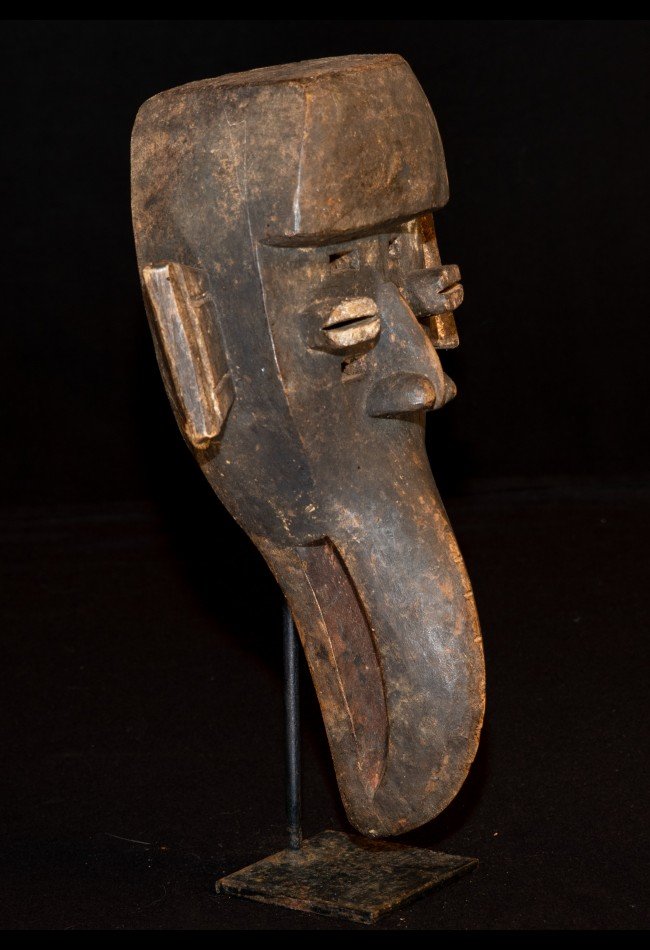 masque-a-bec-dan-cote-divoire (1) **Masques anciens d’Afrique** : découvrez une sélection de masques Dan, Baoulé, Dogon et autres pièces d’art africain destinées aux collectionneurs et amateurs de patrimoine. Chaque **masque africain ancien** témoigne d’un savoir-faire, d’une tradition et d’une histoire culturelle unique.