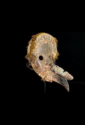 Collection de masques africains anciens Dan, Mahou et autres traditions d’Afrique de l’Ouest, sélectionnés pour les collectionneurs et amateurs d’art africain.