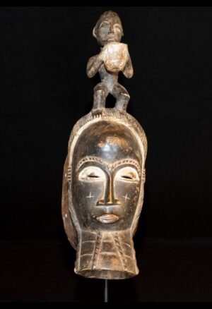Découvrez notre sélection de masques Baoulé de Côte d’Ivoire, pièces anciennes d’art africain recherchées par les collectionneurs et amateurs d’objets ethnographiques.