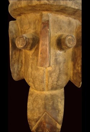 Découvrez notre sélection de **masques anciens d’Afrique**, destinés aux collectionneurs et amateurs d’art africain. Masques Grebo, Baoulé, Dan, Bété, Gouro et autres pièces témoignent de la richesse des traditions artistiques et culturelles du continent.