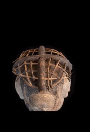 Découvrez notre sélection d’objets d’art Fang du Gabon : masques anciens, reliquaires, statues et sculptures traditionnelles destinés aux collectionneurs et passionnés d’art africain authentique.