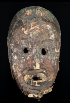 Découvrez notre sélection de masques africains anciens et objets d’art de RD du Congo, choisis pour les collectionneurs et passionnés d’art tribal africain.