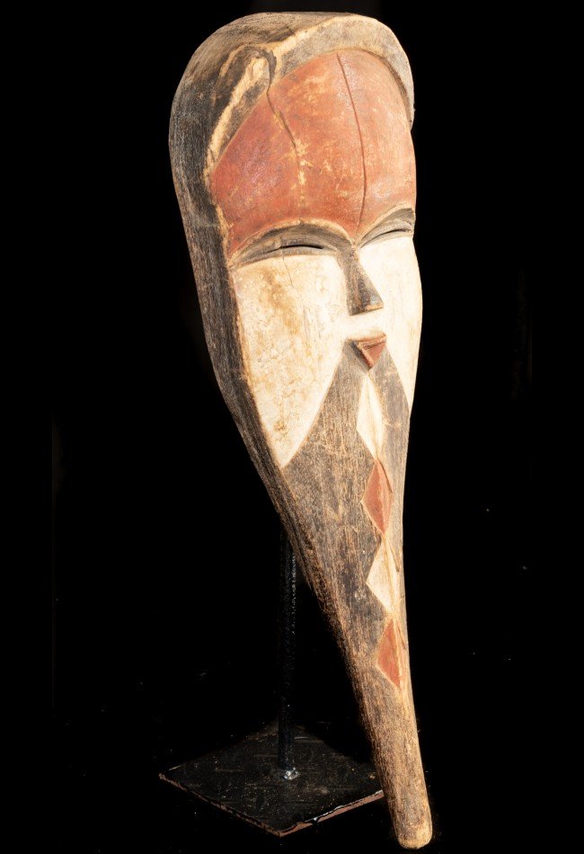 Découvrez notre sélection de masques anciens du Gabon, dont des pièces Tsogho et Vuvi recherchées par les collectionneurs et amateurs d’art africain.