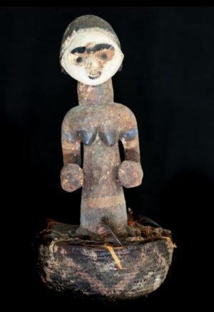 Découvrez une sélection d’objets d’art Pounou ou Punu du Gabon : masques, reliquaires, statues et objets rituels anciens destinés aux collectionneurs et passionnés d’art africain.