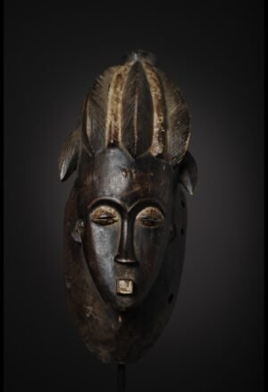 Découvrez notre sélection d'objets d'art Baoulé de Côte d'Ivoire : masques anciens, sculptures et pièces ethnographiques authentiques destinées aux collectionneurs et passionnés d'art africain.
