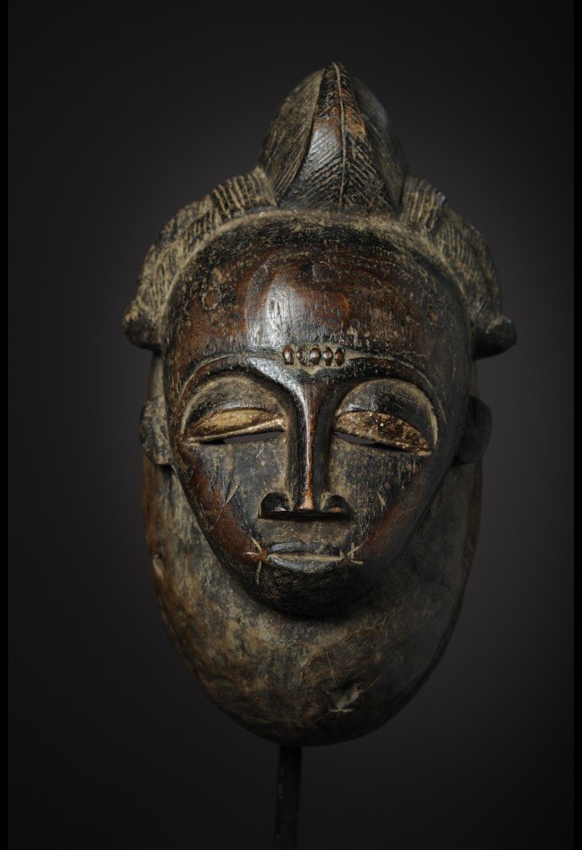 Découvrez notre sélection de masques Baoulé de Côte d'Ivoire, sculptures anciennes et authentiques destinées aux collectionneurs et passionnés d'art africain traditionnel.