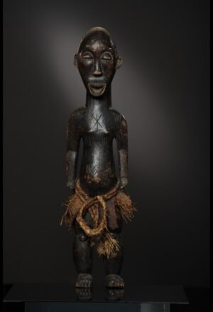 Découvrez notre sélection de statues et statuettes d’art africain, notamment cette Statue homme Fang Gabon destinée aux collectionneurs et passionnés d’objets anciens. Sculptures Fang, masques, figures et pièces ethnographiques témoignent de la richesse artistique et culturelle de l’Afrique centrale.