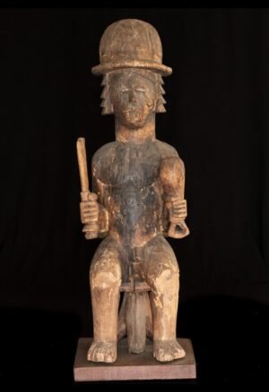 Statues et statuettes africaines anciennes sélectionnées pour les collectionneurs et amateurs d’art africain. Découvrez des sculptures Yombe, Hemba, Dogon, Igbo, Tshokwe et d’autres traditions artistiques africaines, avec des pièces anciennes et ethnographiques.