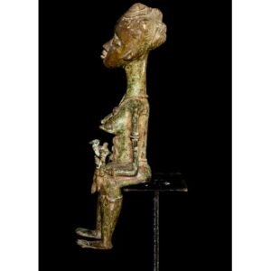 Découvrez notre sélection de **statuettes africaines en bronze**, sculptures, masques et objets d’art africain destinés aux collectionneurs et passionnés. Explorez des pièces provenant notamment de Côte d’Ivoire et d’autres régions d’Afrique, témoins de savoir-faire, d’esthétiques et de traditions culturelles remarquables.
