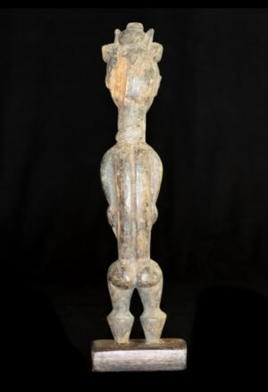 Découvrez notre sélection de statues et statuettes africaines anciennes : art Baoulé, sculptures traditionnelles, objets de collection et pièces authentiques issues des grandes cultures d'Afrique.