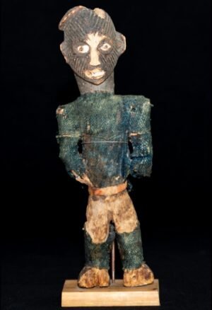 Découvrez notre sélection d’**objets fétichistes africains**, de statuettes, reliques et pièces rituelles issues de différentes traditions d’Afrique. Destinée aux collectionneurs et amateurs d’art africain, cette collection met en valeur des objets historiques et culturels remarquables, notamment des pièces Fon du Bénin, Yoruba du Nigeria, Fang du Gabon et d’autres grandes traditions africaines.